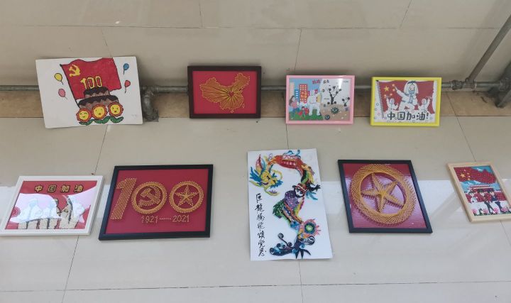 钉子画,纽扣,衍纸,轻黏土,纸浆画,卡纸等,通过裁剪,粘贴,拼接,组装,一